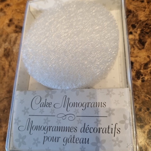 Lillian Rose Monogram Cake Topper Ampersand (& Symbol) - Picture 2 of 4